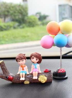 新款直销创意情侣车载摆件车内中控台可爱网红玩偶汽车内饰车上装