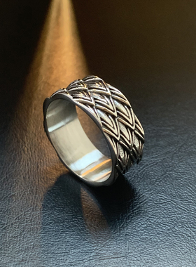 龙鳞-痞帅不掉色鳞片钛钢戒指男
