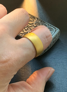 金色素戒-古法尾戒弧形钛钢戒指