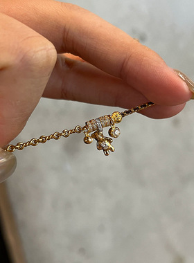 v金材质保色可爱抱抱熊跑环泡泡钻小熊吊坠黑金编绳款手链