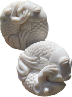 鹿角雕刻金蟾爱情手把件吊坠文玩