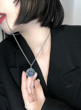 韩国INS可旋转嘻哈风笑脸项链