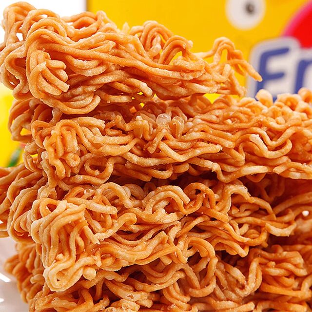 Imported Indonesian Gemez chick dry crispy noodles enaak crispy noodles snack dry instant noodles whole box palm crispy
