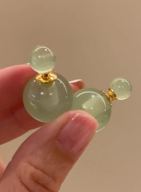 一款两戴春天耳环草绿色圆球