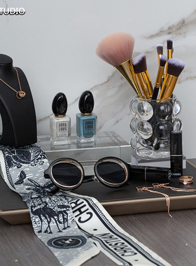 桌面轻奢衣帽间样板妆台摆设道具