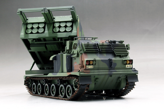 小号手 01049胶粘拼装模型 1/35M270/A1多管火箭系统-美国-图0