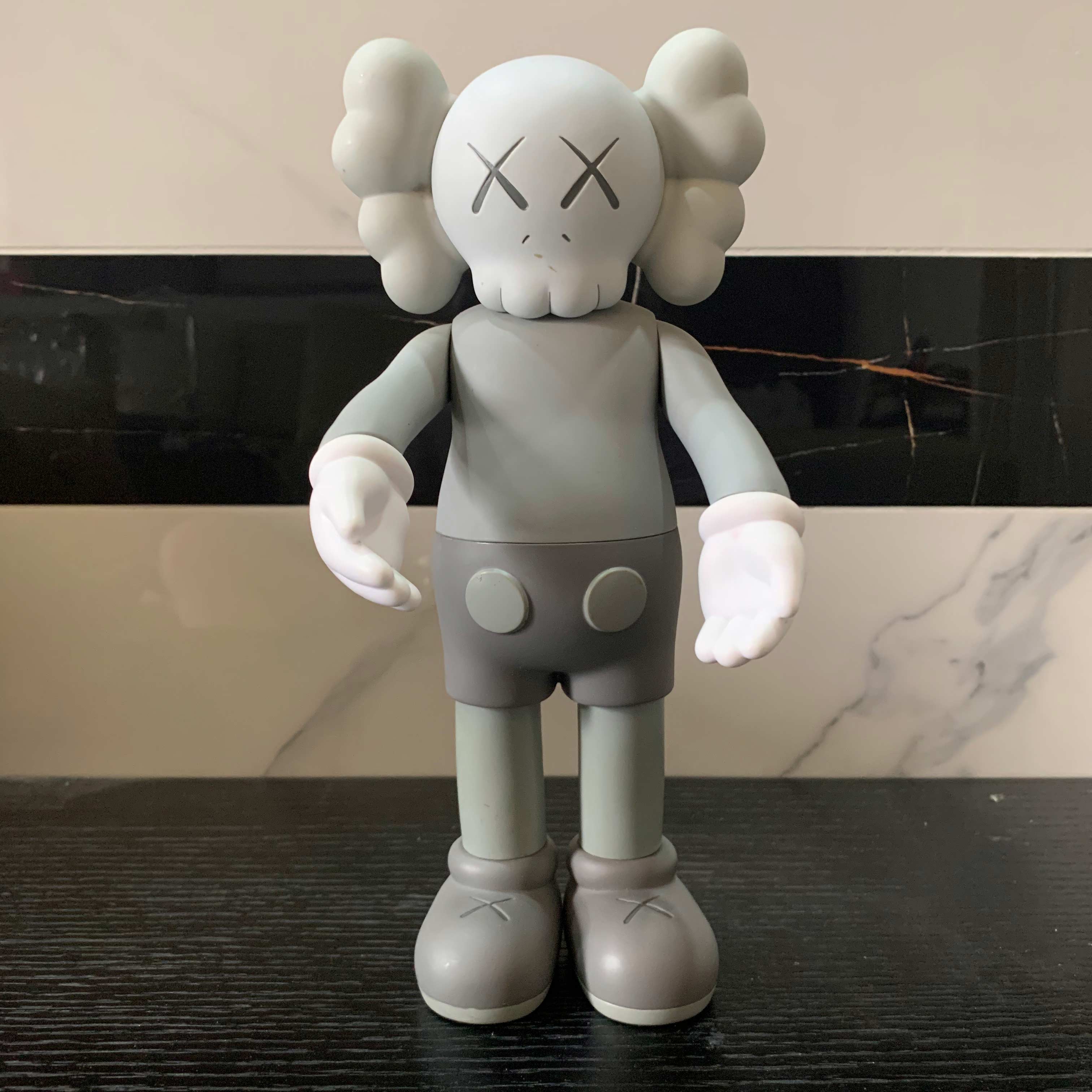 mand kaws 创意暴力熊公仔手办模型玩偶家居潮流酒柜装饰桌面摆件 - 图2