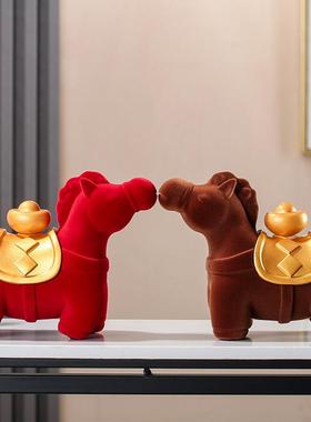 Red pony resin velvet-loaded table-tops in the living room,