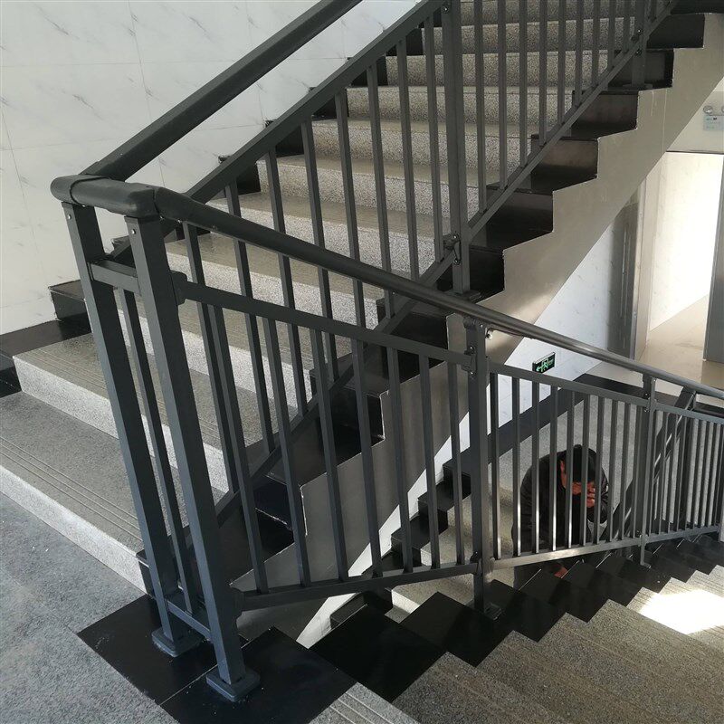 阳台护栏楼梯扶手小区围栏工程楼盘镀锌钢管飘窗平台栏杆成都厂家