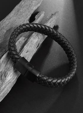 Charming Men\\'s Hand Woven Leather Bracelet Black High