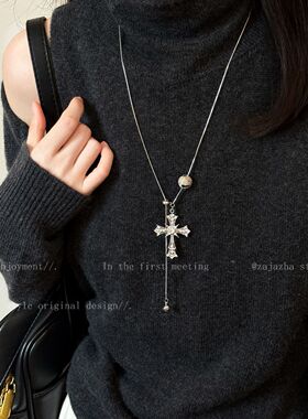 美神降临~金色中古十字架项链女款2026新款小众精致高级感毛衣链