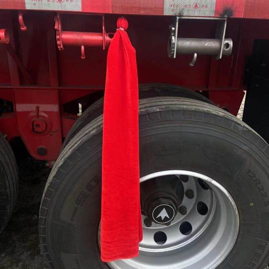 Большая подметальная машина для шин грузового прицепа, красная бархатная ткань, мягкая и не повреждает шину, длинный брызговик, плавающее хлопковое украшение.