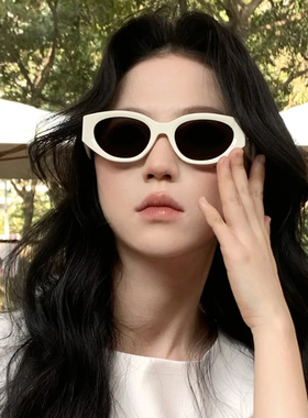 2026新款猫眼墨镜女款高级感方圆脸偏光复古白框防紫外线太阳眼镜