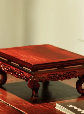 小叶紫檀缠枝如意纹三弯腿香几