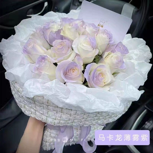 Мне нравится розовый цветочный распылитель с брызг