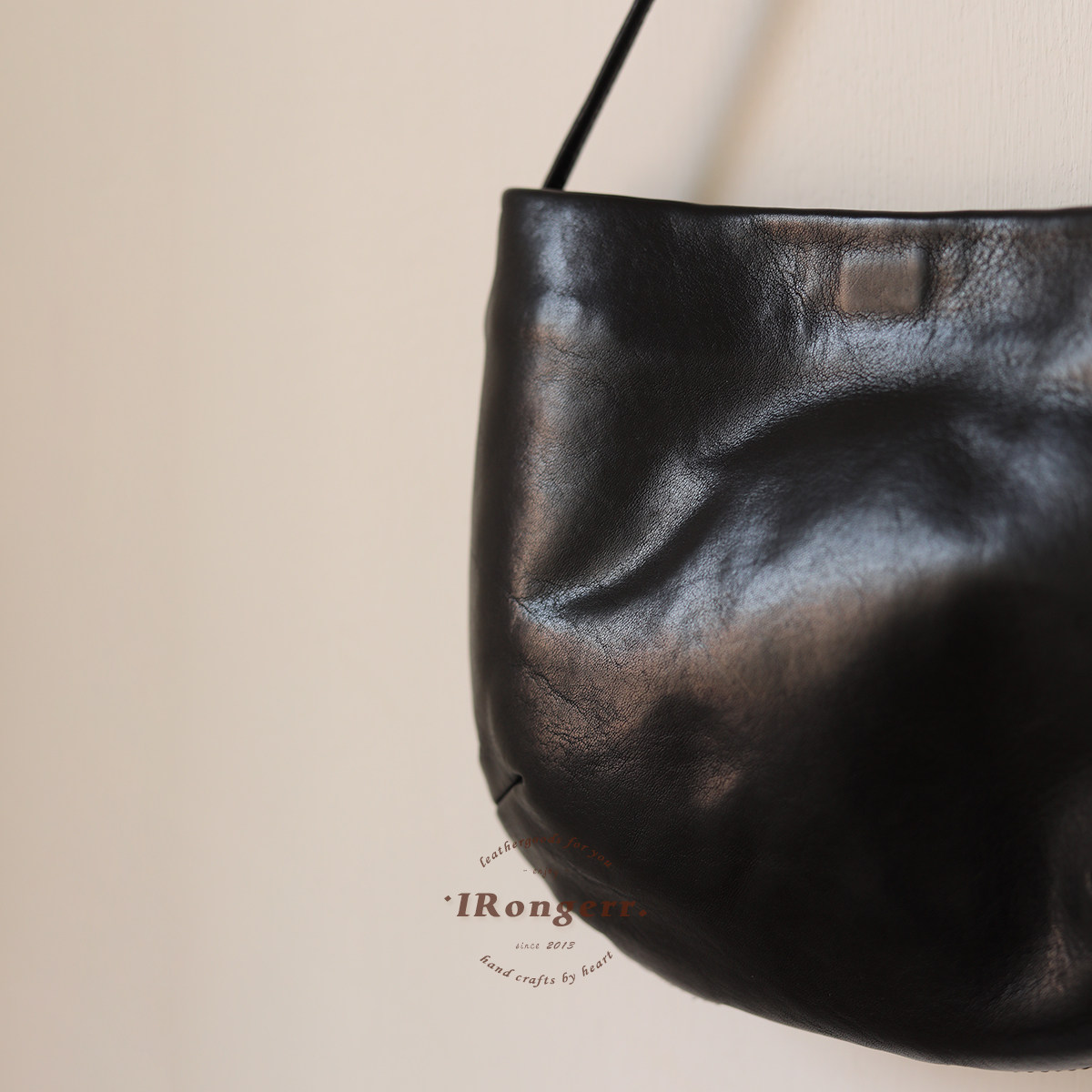 荣轻复古牛皮小贝壳包水洗做旧植鞣皮斜挎半圆包纯色简约单肩女包,淘宝优惠券,粉丝福利购,淘宝优惠卷