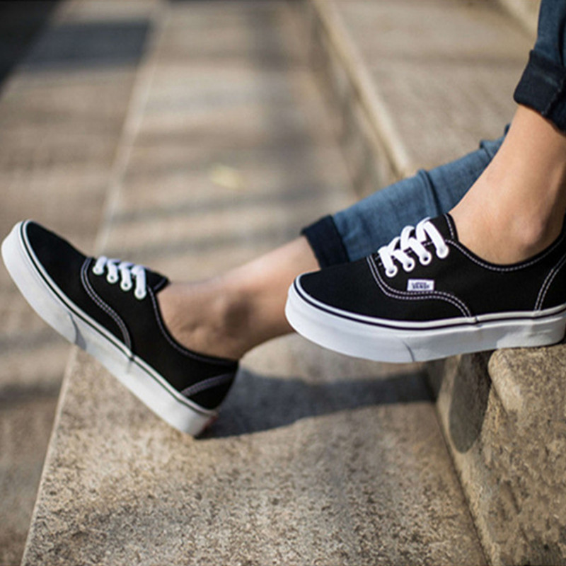 VANS 范斯 Authentic 黑白经典低帮男女帆布休闲板鞋 VN000EE3BLK