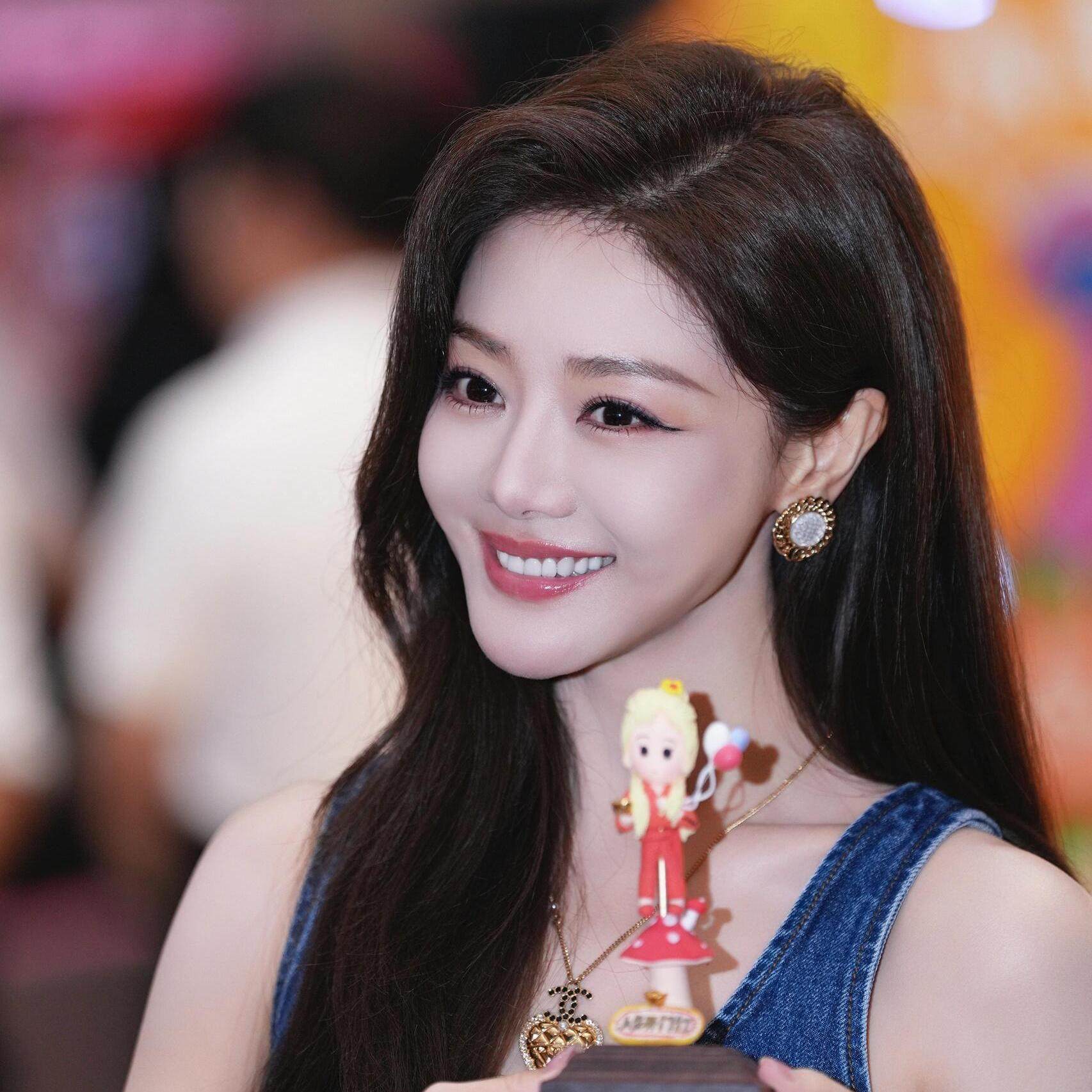 邓家佳同款牛仔连衣裙女夏季小众设计感收腰气质无袖吊带短裙2025,淘宝优惠券,粉丝福利购,淘宝优惠卷