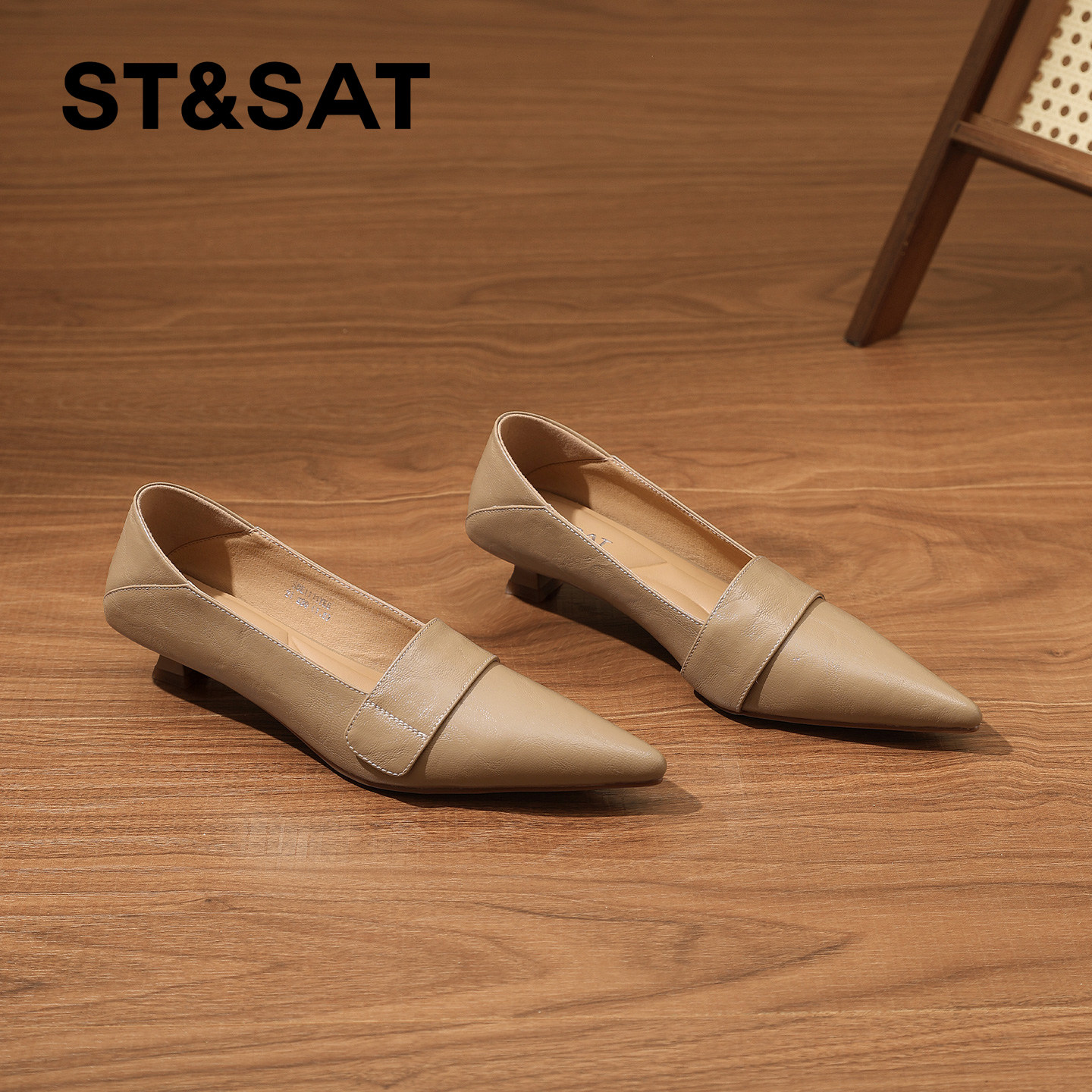 星期六真皮黑色工作鞋女2026春季新款尖头矮跟浅口单鞋猫跟通勤鞋