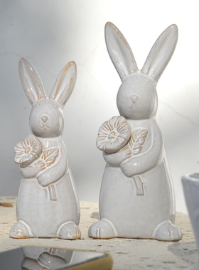 陶瓷北欧简约捧花小兔子家居摆件