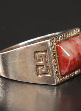 鸡血玉贵妃料白底红仿古精雕戒指