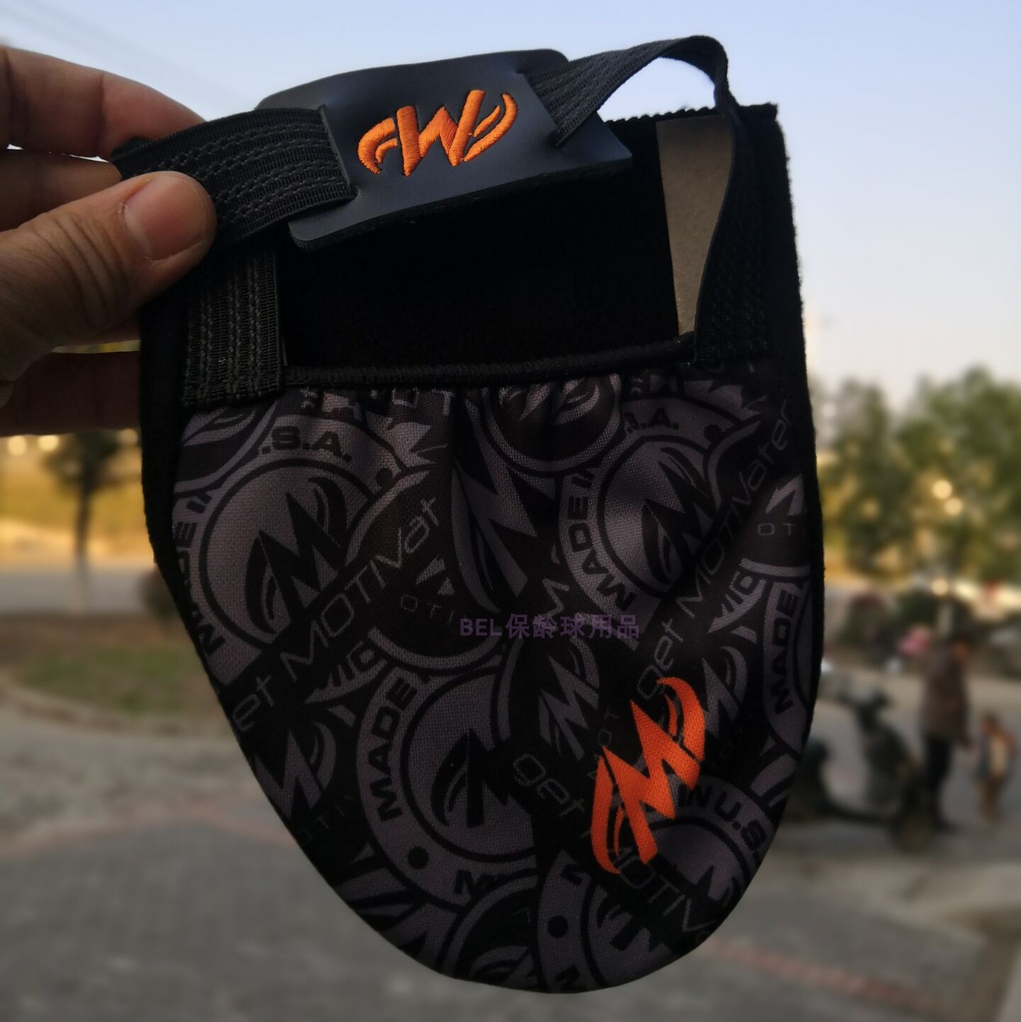 BEL保龄球用品 锤子和MOTIV品牌  保龄球专用助滑鞋套 让滑步顺畅 - 图2