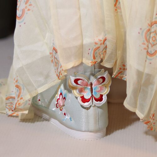 江南朱记汉服鞋【惊春羽】女古风绣花鞋汉服配鞋内增高布鞋平跟 - 图0