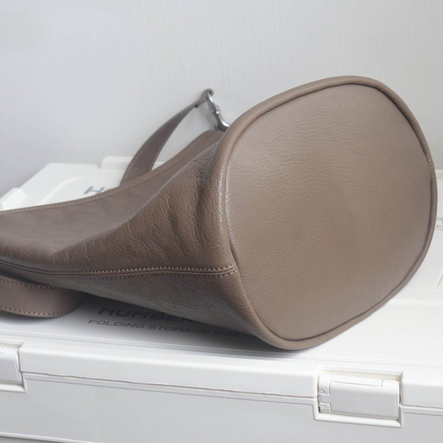 2025新款真皮女包~休闲时尚百搭单肩包斜挎包植糅头层牛皮水桶包,淘宝优惠券,粉丝福利购,淘宝优惠卷