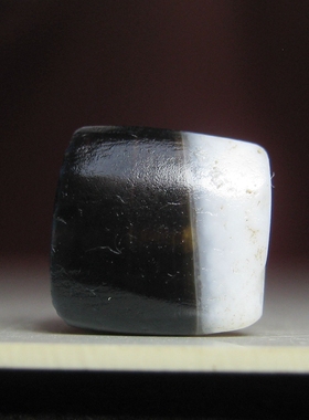 大年份老黑白玛瑙双色扁板珠