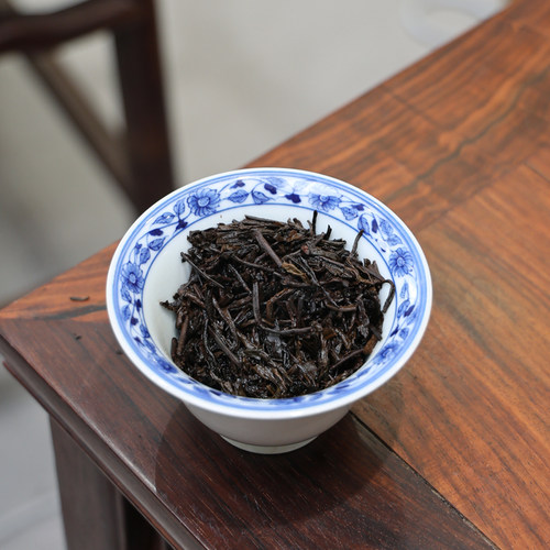 三鹤【35101六堡茶】蔗糖甜 梧州茶厂950克装显金花 - 图2