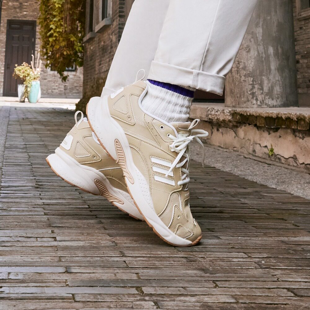  adidas板鞋/休闲鞋