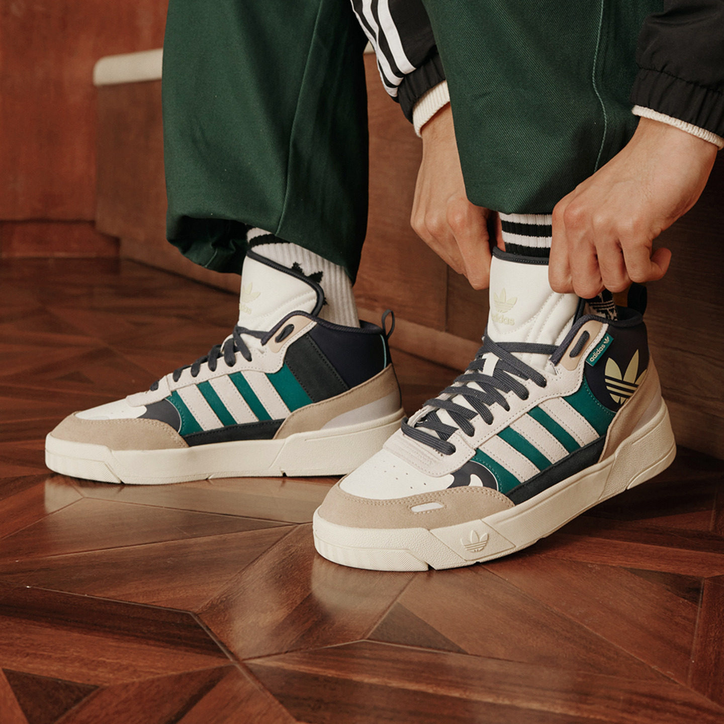 「幻舞」POST UP中高帮篮球风板鞋男女秋季adidas阿迪达斯三叶草,淘宝优惠券,粉丝福利购,淘宝优惠卷