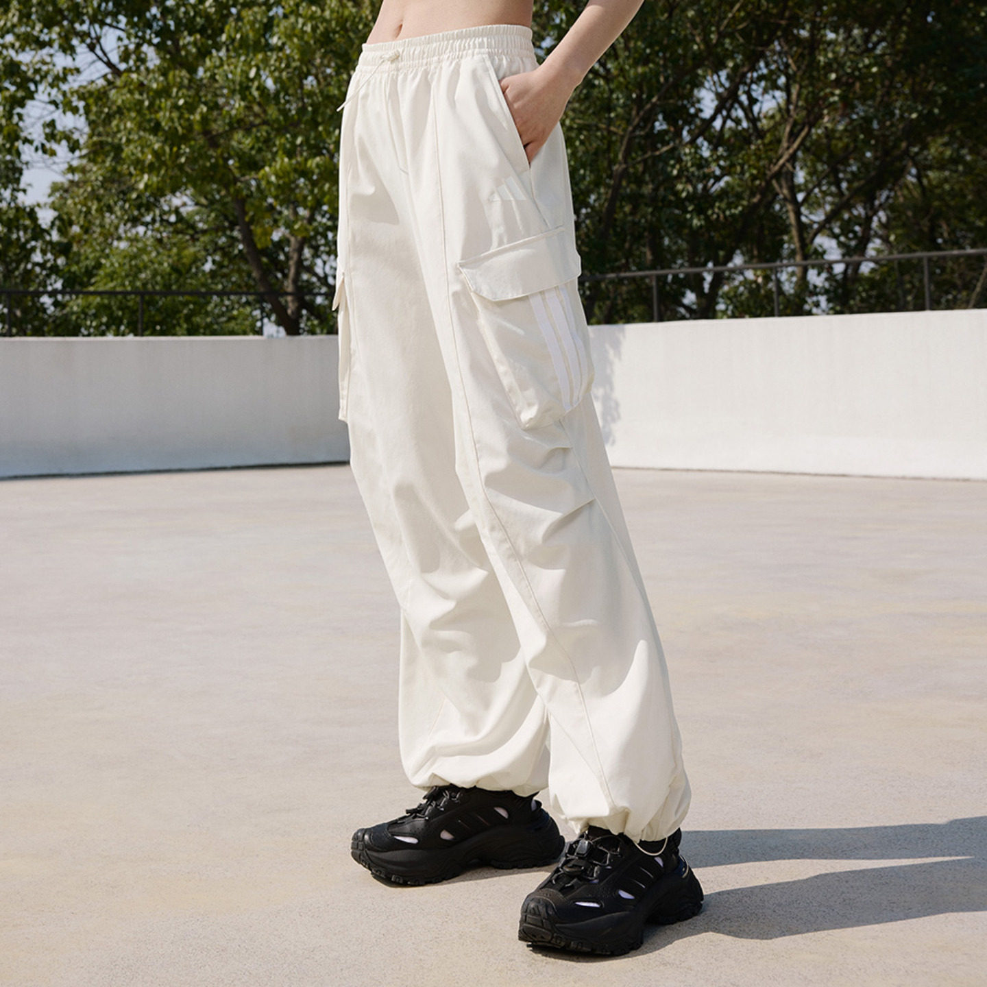 速干凉爽防晒UPF50+宽松多口袋运动裤伞兵裤adidas阿迪达斯轻运动