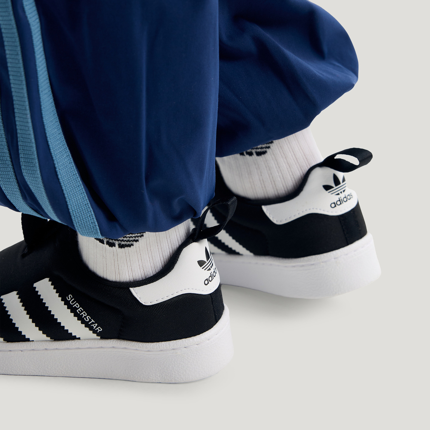 男女小童SUPERSTAR 360经典舒适贝壳头板鞋adidas阿迪达斯三叶草