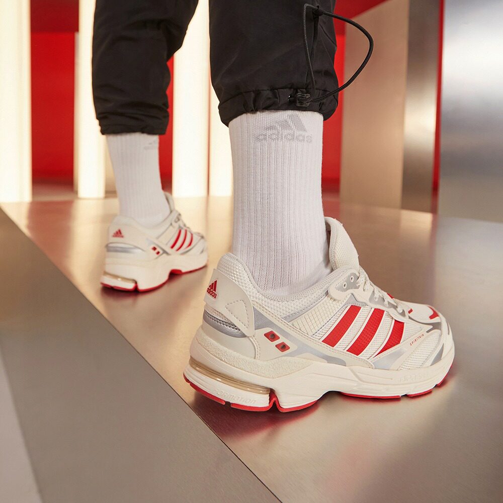  adidas板鞋/休闲鞋