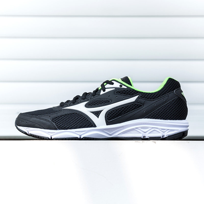  美津浓跑步鞋