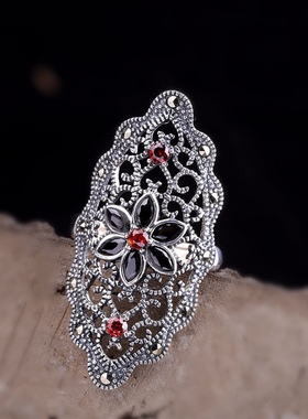 S925纯银石榴锆石花瓣戒指