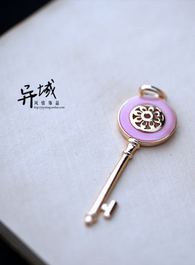 纯银手工镶嵌皇后复古钥匙吊坠