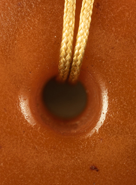 藏传老古珠〓收藏级绝美红皮老藏蜡琥珀饼子平安扣吊坠项链收藏品