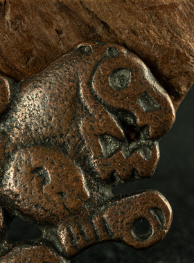 罕见题材〓明代藏传精致老道紫天铜瑞兽狮造型随身老托甲吊坠收藏