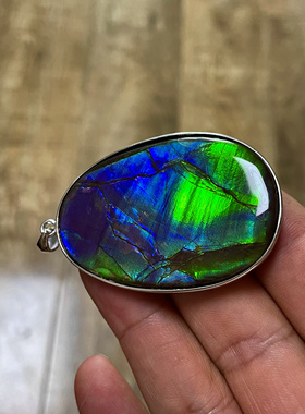 天然加拿大斑彩石原石吊坠