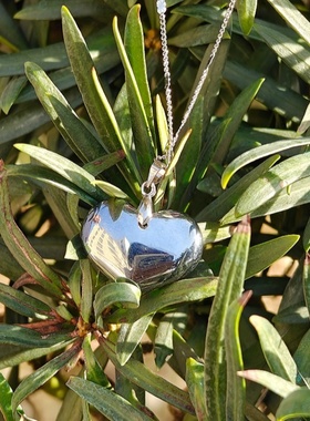 太赫兹能量石女款心型吊坠锁骨链