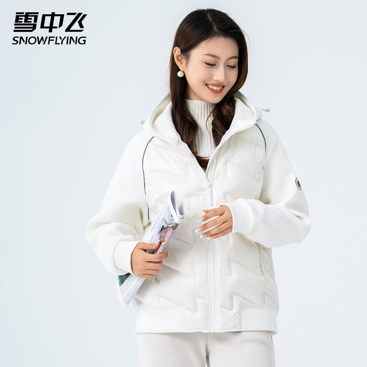 雪中飞2023冬季新款连帽轻薄羽绒服女短款时尚拼接宽松保暖外套