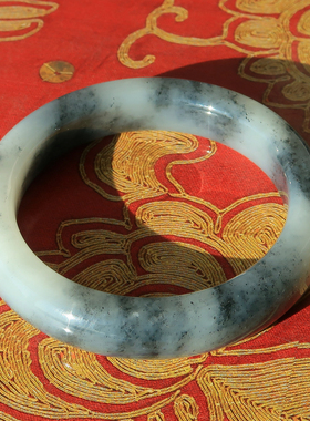 新疆青花籽料和田玉手镯超值