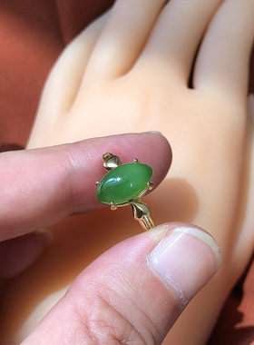 满阳绿和田玉碧玉戒指天然玉石蛋面指环银镶活口个性美玉料老水足