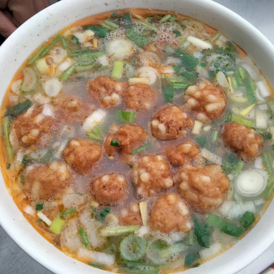 焦炸丸子洛阳特产牛肉汤胡辣汤烩菜水席丸子汤素粉条油炸小焦丸