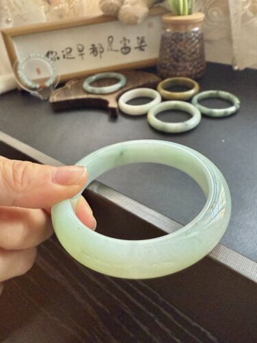 缅a 翡翠手镯   近糯化小洒金  55.3 完整 - 图0