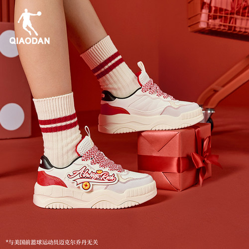 乔丹本命年面包鞋秋冬新款女款运动板鞋红色新年礼盒厚底增高百搭 - 图2