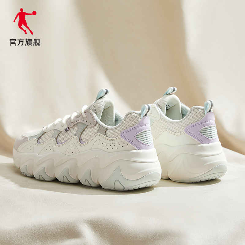 中国乔丹女子泡芙2023年春季休闲鞋 乔丹板鞋/休闲鞋