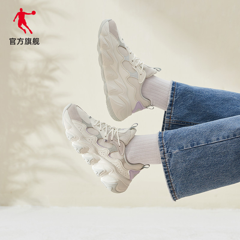 中国乔丹女子泡芙2023年春季休闲鞋 乔丹板鞋/休闲鞋